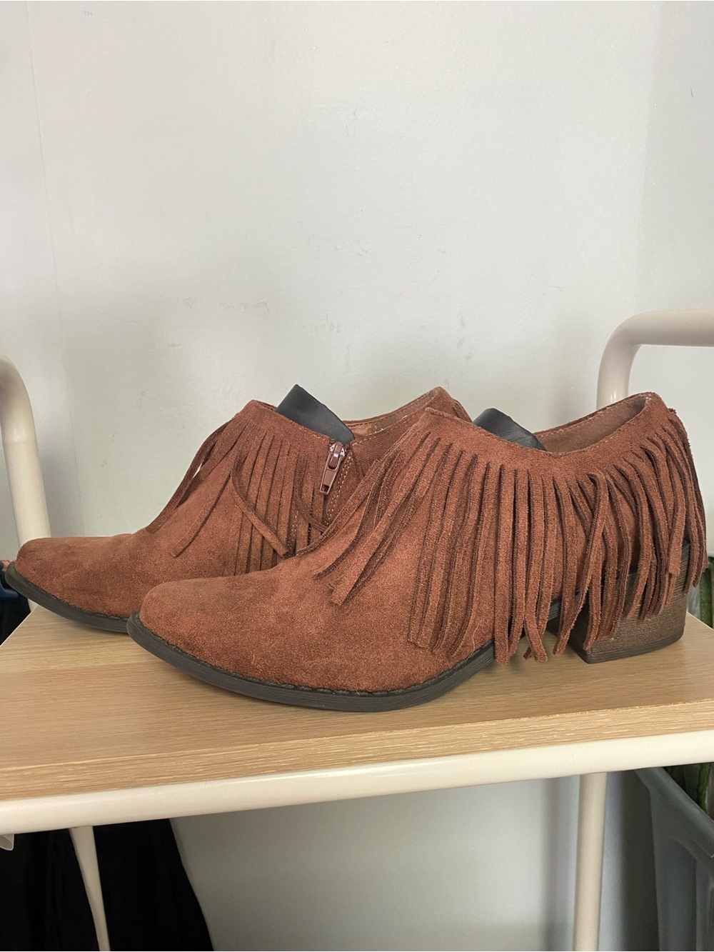 NWOT COCONUTS FRINGED ANKLE BOOTS - SIZE 7